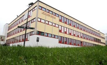 Stovner skole forfra.