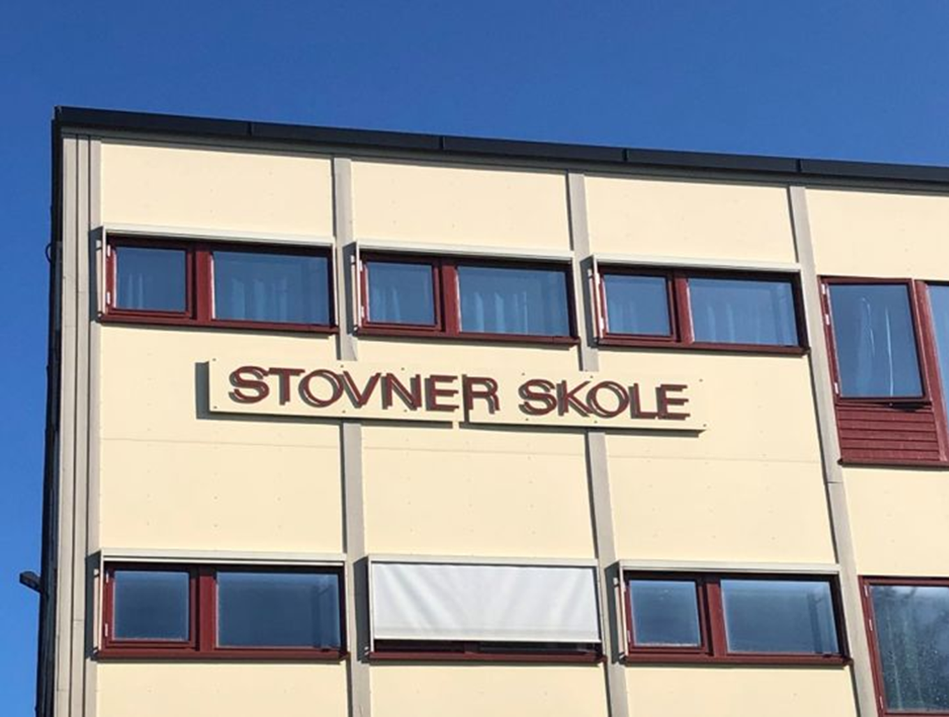 Fasaden til Stovner skole