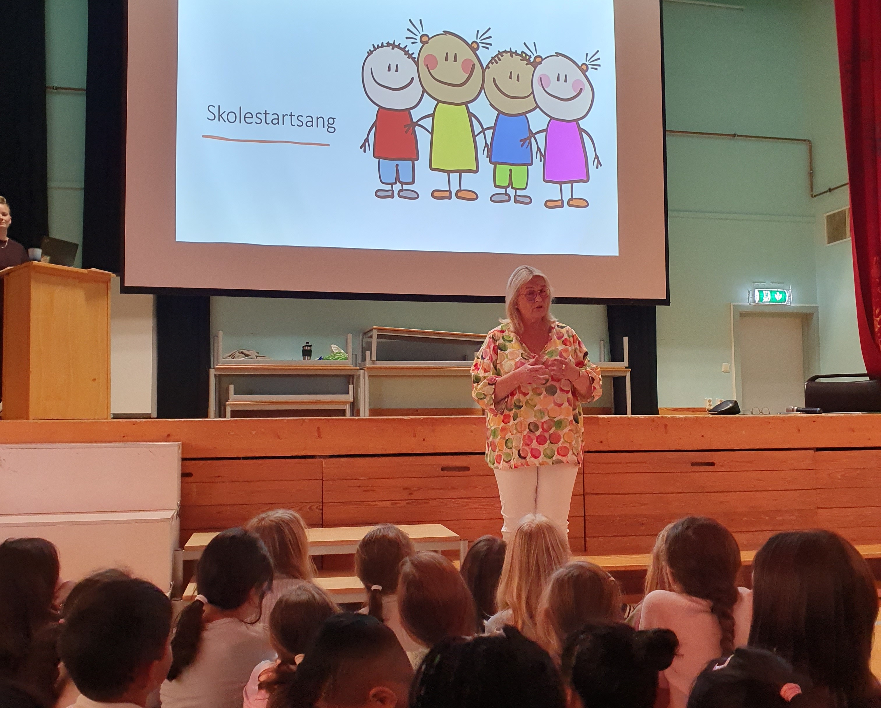 Rektor Ellen Janne Granum ønsker velkommen til nytt skoleår.